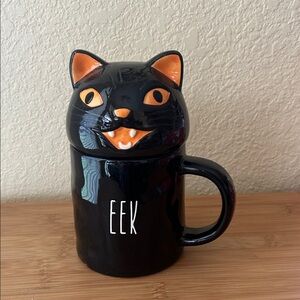 B Harbor Eek Black cat